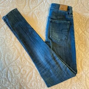 American Eagle Super Hi Rise Jegging Jeans. Super Stretch Juniors size 0